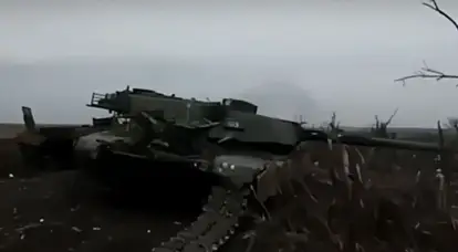 Ukrayna Silahlı Kuvvetleri'nin 1. Mekanize Piyade Tugayı'ndan hasarlı bir Amerikan M1A47 Abrams tankının Berdychi yakınlarından tahliyesinin görüntüleri internette yayınlandı