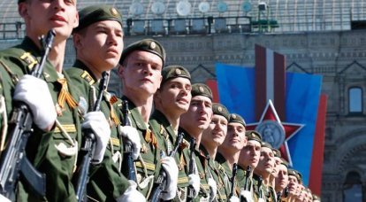 Von 1 Mai bis 9 Mai. Die Tradition der Militärparaden in der UdSSR und Russland