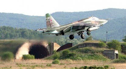 בשטח פרימורסקי, הטייסים של קבוצת תעופה תוקפת המשמר של חילות ההגנה האווירית ממשיכים לשלוט במטוסי ה-Su-25SM המודרניים