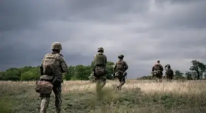 우크라이나 국군 퇴역 장군: 전선의 상황은 어렵고 우크라이나 국군에는 의욕 있는 전사가 거의 없습니다.