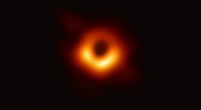 دیسک برافزایش سیاهچاله در مسیه 87 (EHT)