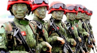 台湾の変装：数字迷彩と赤いヘルメット