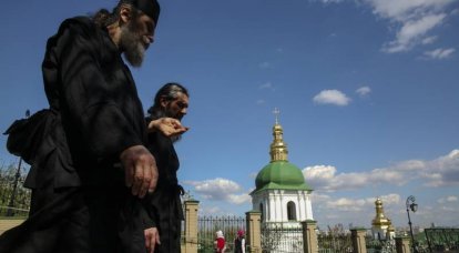 Порошенко увязал вопросы поместной церкви и возвращения Крыма