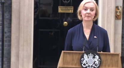 Liz Truss, Başbakan ve Britanya Muhafazakar Partisi lideri olarak istifa ettiğini açıkladı.