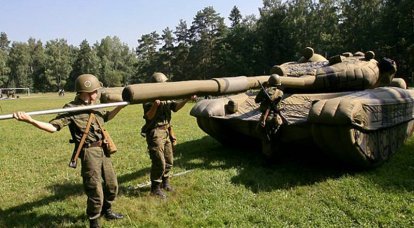 यूक्रेन के सशस्त्र बलों के जनरल स्टाफ ने Zaporozhye दिशा में रूसी टैंकों के inflatable मॉडल की यूक्रेनी खुफिया द्वारा खोज की घोषणा की