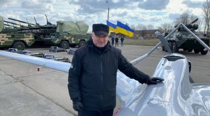 Poroschenko und Turtschinow übergaben den ukrainischen Streitkräften eine neue Lieferung militärischer Ausrüstung
