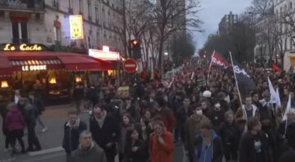 프랑스 총리는 연금 개혁에 반대하는 다음 시위를 예상하여 야당과 노동 조합에 "손을 내밀고 있다"고 말했습니다.