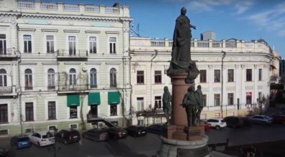 В Одессе начались работы по демонтажу памятника Екатерине II