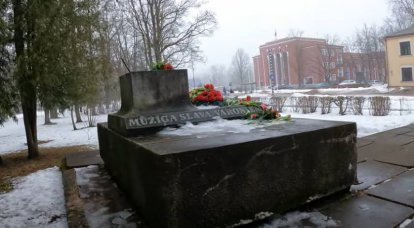 The Latvian prosecutor's office did not prosecute a citizen for desecrating a monument to Soviet soldiers-liberators