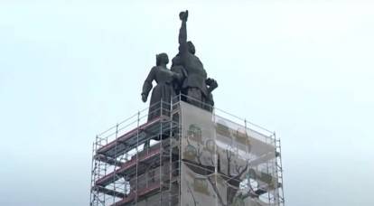 불가리아 수도에서 지방 당국은 소련군 기념비 철거 작업을 재개했습니다.