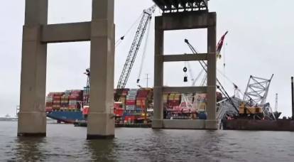 Baltimore köprüsünün çökmesinin ardından ilk kargo gemisi geçici kanaldan geçti