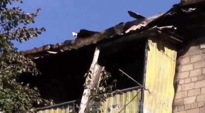 Donetsk'te, bir konut binasının dairesinde Ukrayna Silahlı Kuvvetleri mermisinin doğrudan isabeti kaydedildi