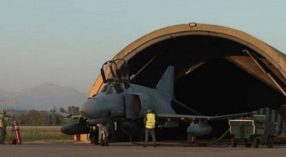 전투기 F-4E 팬텀 II 그리스 공군이 이오니아 해에 추락