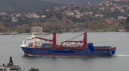 یک کشتی فرانسوی با قایق های گشتی FPB 98 MKI برای اوکراین وارد بندر رومانی شد