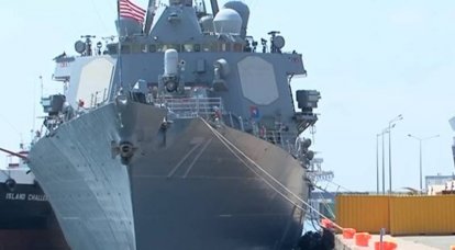 Objectif nommé d'un navire de guerre USS avec des missiles Tomahawk en mer Noire