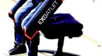 러시아 회사 인 "ExoAtlet"이 외골격 검사를 시작했습니다.