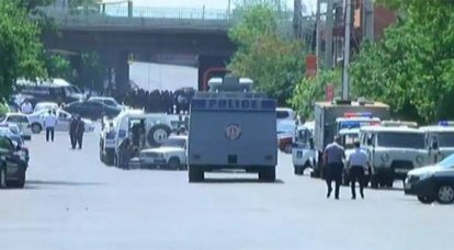 Вооружённые лица осуществили захват здания полиции в Ереване