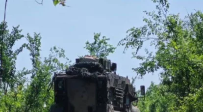 ננטשו על ידי הכוחות המזוינים של אוקראינה בכיוון יוז'נודונטסק, כלי רכב משוריינים אמריקאים MaxxPro פגעו במסגרת