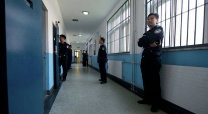 중국 관리들의 부패 방지를 위한 감옥 투어