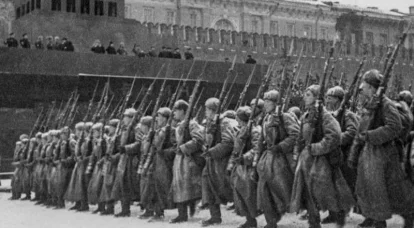 A katonai parádé napja a Vörös téren Moszkvában 1941-ben