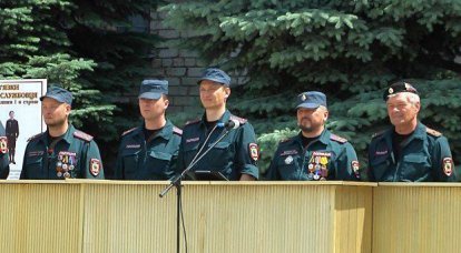 Luhansk 경찰 학교 졸업생은 LNR 사람들에게 충성을 맹세했습니다.
