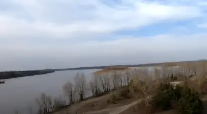 Un Ukrainien qui a navigué vers la Biélorussie sur un matelas a soulevé la question de la fiabilité de la protection de la frontière nord de l'Ukraine même.