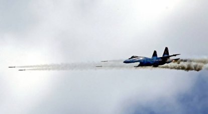 Новейшие Су-35 тренируются наносить удары по наземным целям
