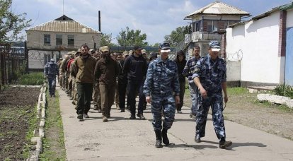 Arestowitsch: Es wird kein Massentribunal über ukrainische Kriegsgefangene aus Mariupol geben