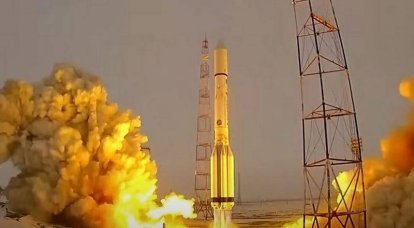 Ракета-носитель «Протон-М» со спутником-ретранслятором стартовала с космодрома Байконур