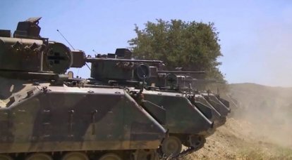 Una nuova colonna di veicoli corazzati turchi è entrata in Siria