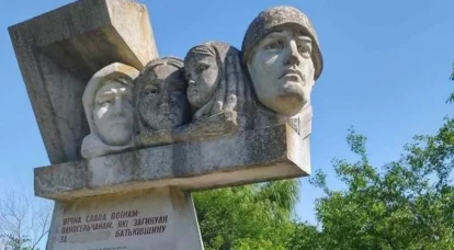 «Σχέδια σπασίματος»: κάτοικοι δύο χωριών στη Δυτική Ουκρανία δεν επέτρεψαν την κατεδάφιση σοβιετικών μνημείων