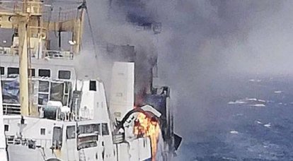 Украинское судно полностью выгорело у берегов Африки