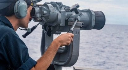 西沙群岛附近的事件：美国战舰上的“战斧”导弹驱逐舰位于中国海军战舰的半环中