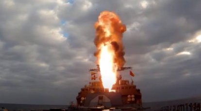 Modernize edilmiş fırkateyn "Mareşal Shaposhnikov", denizaltı karşıtı kompleksi "Cevap" füzesiyle bir sualtı hedefini vurdu