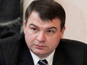 Serdyukov는 러시아 무기에 대해 어떻게 생각합니까?