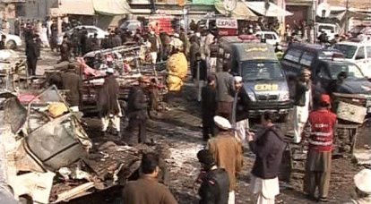 В Пакистане взорвана мощная бомба: пострадали десятки людей