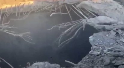 ВС РФ наладили временную переправу возле поврежденного Антоновского моста через Днепр под Херсоном