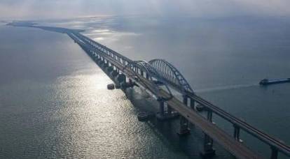 Ediția britanică: Rusia nu mai folosește podul din Crimeea pentru a-și aproviziona grupul în Ucraina