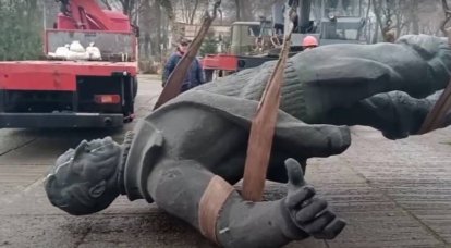 Demolition of monument to pilot Valery Chkalov started in Kyiv