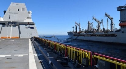 Der Stealth-Zerstörer der US Navy Zumwalt-Klasse, Michael Monsoor, hat die Auffüllung des Treibstoffs auf hoher See abgeschlossen