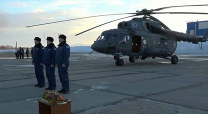 Der arktische Hubschrauber Mi-8AMTSH-VA erreichte den Luftwaffenstützpunkt der Pazifikflotte
