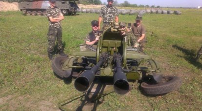 São discutidas as fotografias do sistema de mísseis de defesa aérea Buk das Forças Armadas Ucranianas de julho de 2014 com geomarcações da região de Donetsk