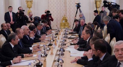 O que os ministros das Relações Exteriores da Federação Russa, Irã e Turquia concordaram sobre a questão síria?