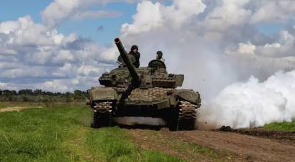 Es wurden Aufnahmen veröffentlicht, die zeigen, wie russische Soldaten einen Panzer der ukrainischen Streitkräfte mit einem ATGM-Treffer versenken.
