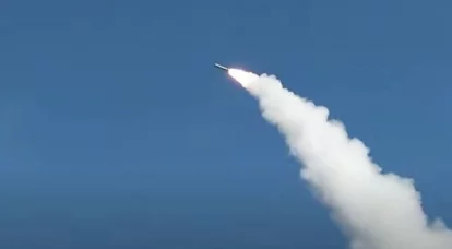 Ουκρανικές πηγές αναφέρουν εκρήξεις στον Δνείπερο και απειλή επίθεσης βαλλιστικού πυραύλου