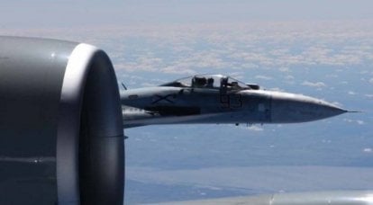 ВС США опубликовали фото опасного сближения  Су-27 и RC-135
