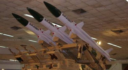 Les premières copies de série du système de défense aérienne Akash sont présentées.
