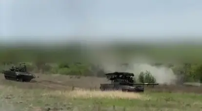 Die russischen Streitkräfte schlossen die Deckung von Nowokalinovo aus zwei Richtungen ab und drangen von Süden in die Region Kramatorsk ein
