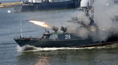 Parade zu Ehren des Navy Day in Baltiysk