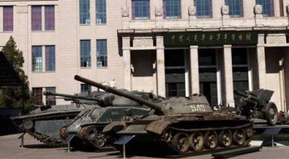 Трофейный советский танк Т-62 в Пекине выставили на улицу